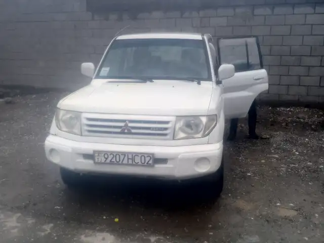Mitsubishi Pajero 2001