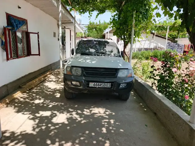 Mitsubishi Montero 2002
