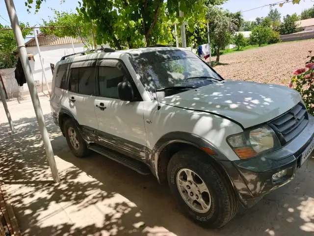 Mitsubishi Montero 2002