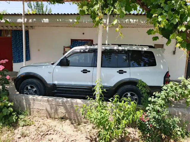 Mitsubishi Montero 2002
