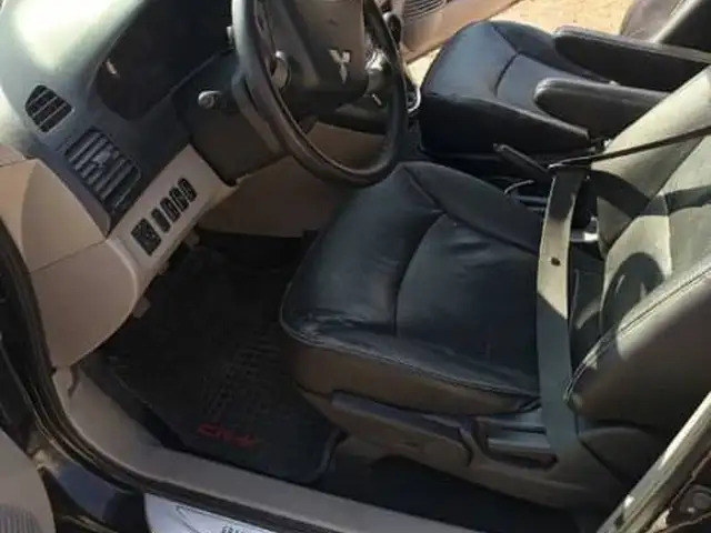 Mitsubishi Grandis 2008