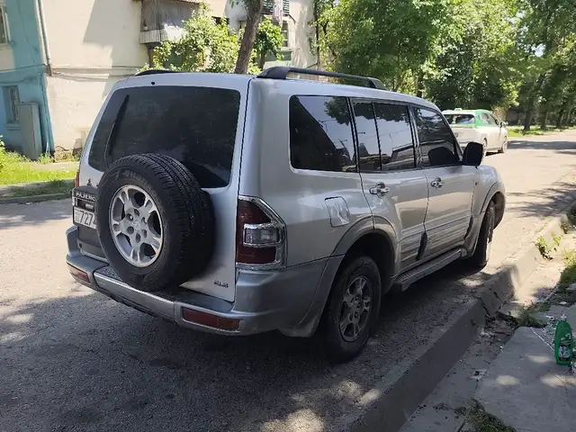 Mitsubishi Pajero 2005