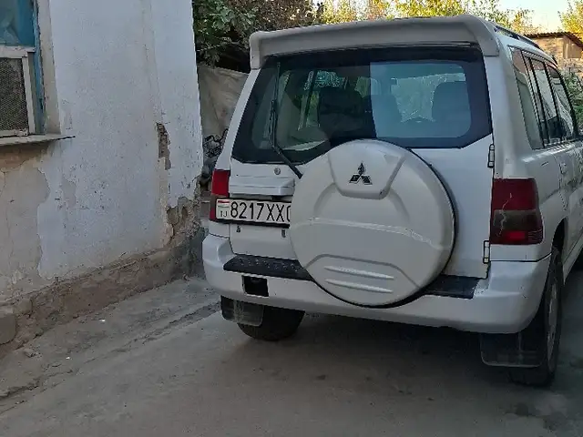 Mitsubishi Pajero IO 2003