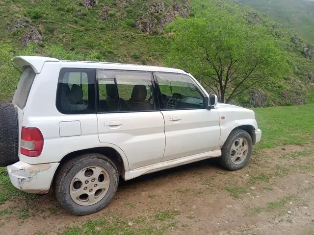 Mitsubishi Pajero IO 1999