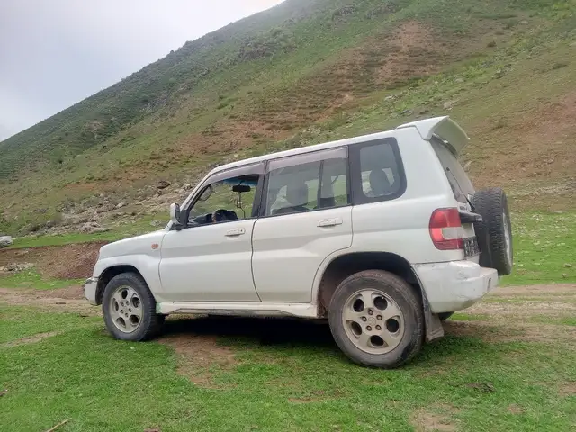 Mitsubishi Pajero IO 1999