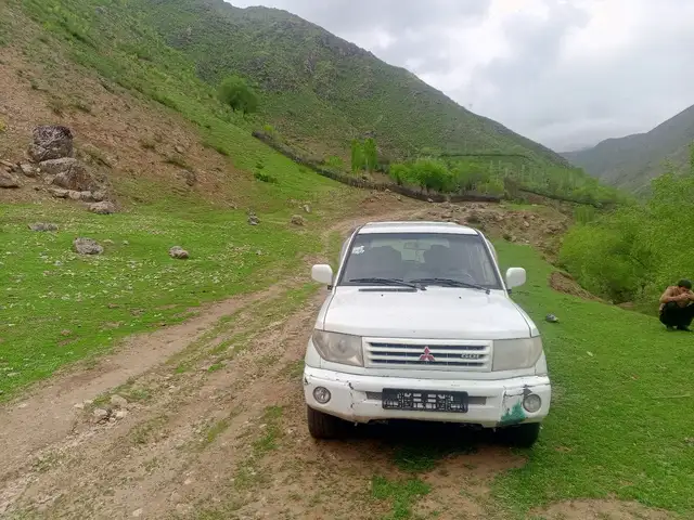 Mitsubishi Pajero IO 1999