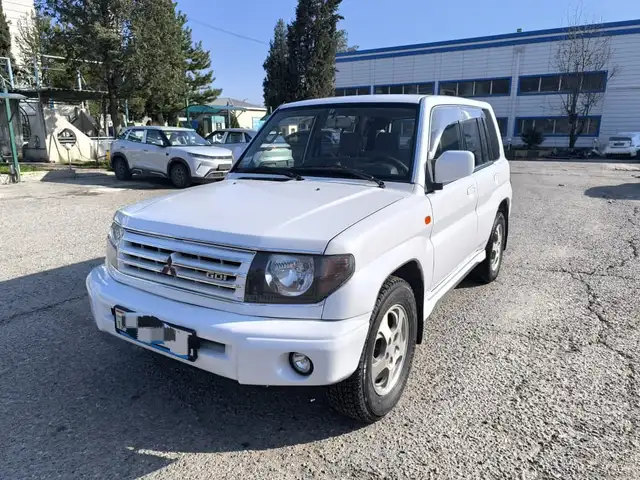 Mitsubishi Pajero IO 1998