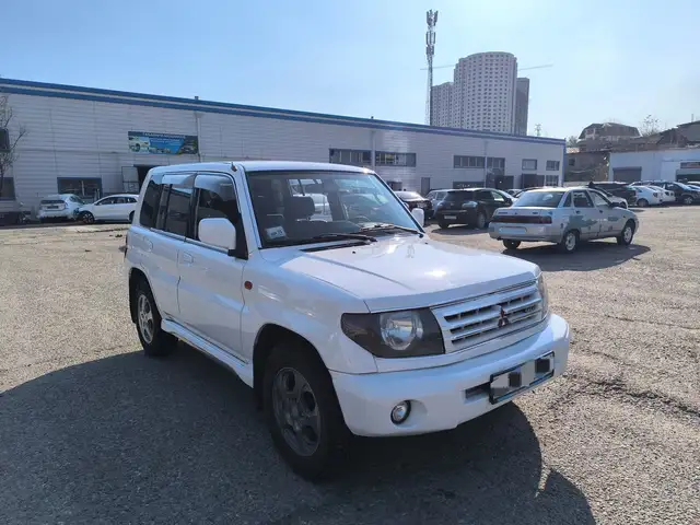 Mitsubishi Pajero IO 1998