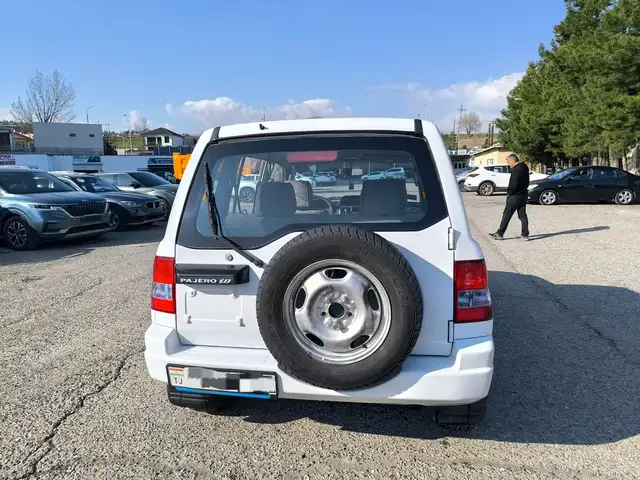 Mitsubishi Pajero IO 1998