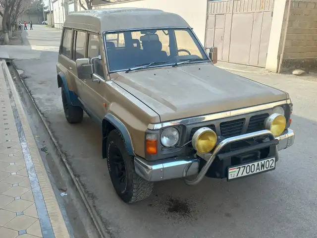 Nissan Patrol 1990