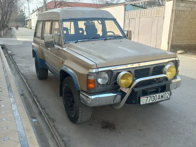Nissan Patrol 1990