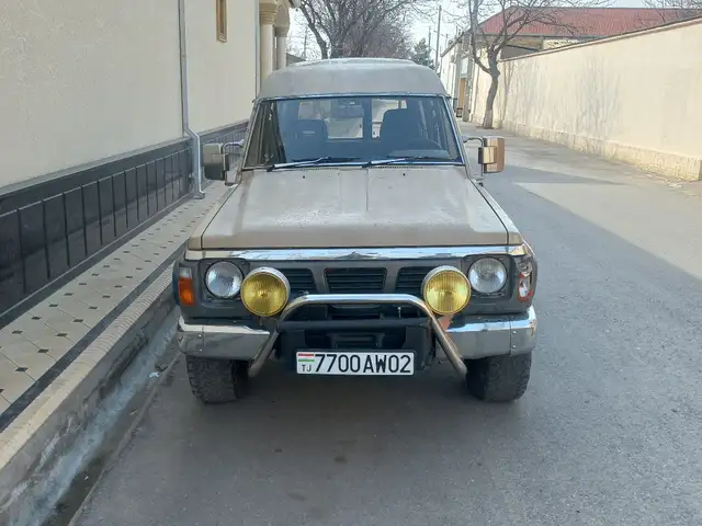 Nissan Patrol 1990