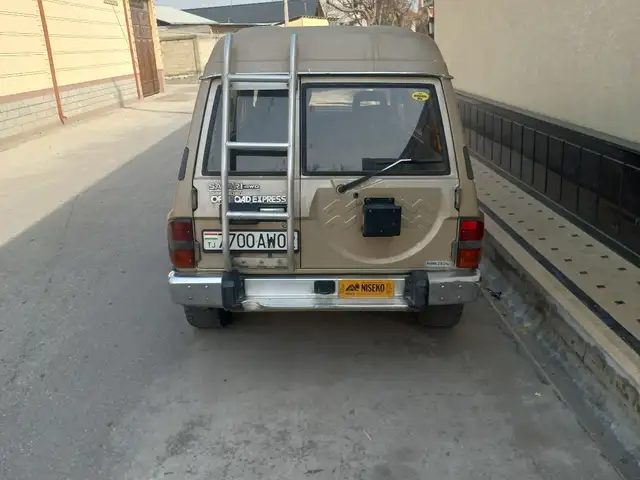 Nissan Patrol 1990