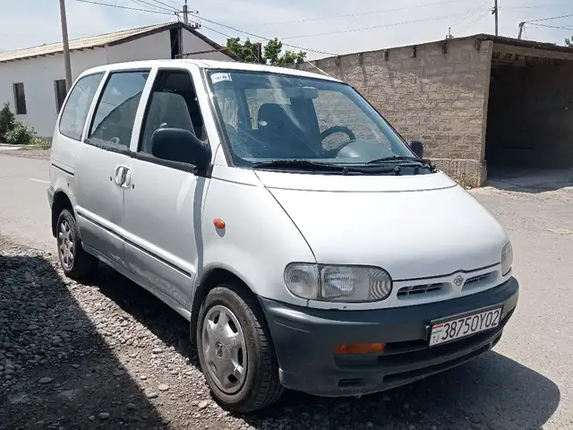 Nissan Serena 1995