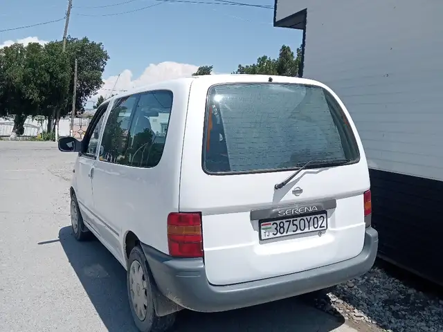 Nissan Serena 1995