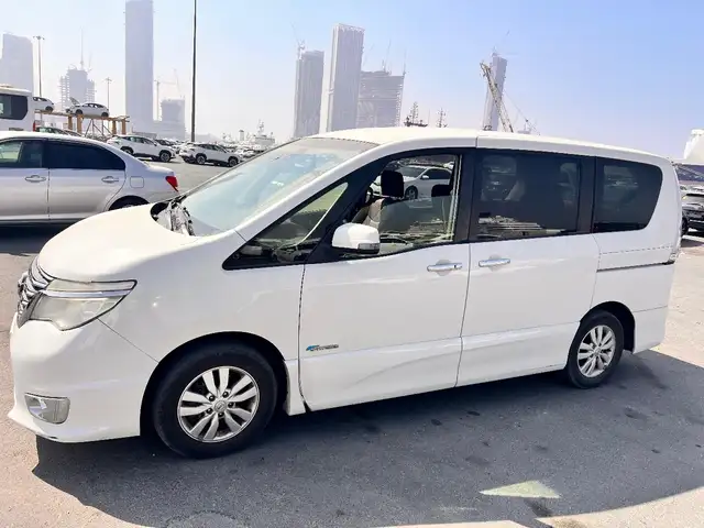 Nissan Serena 2015