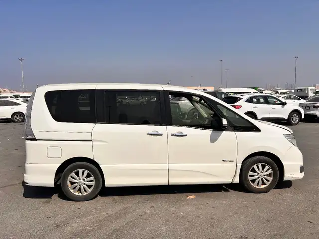 Nissan Serena 2015