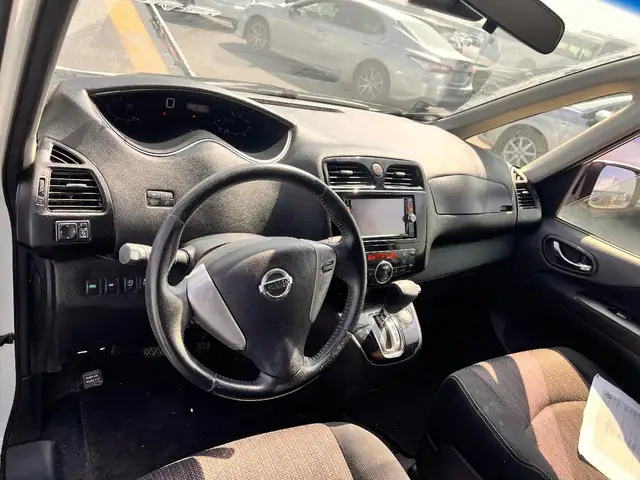 Nissan Serena 2015