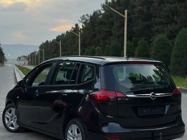 Opel Zafira 2015