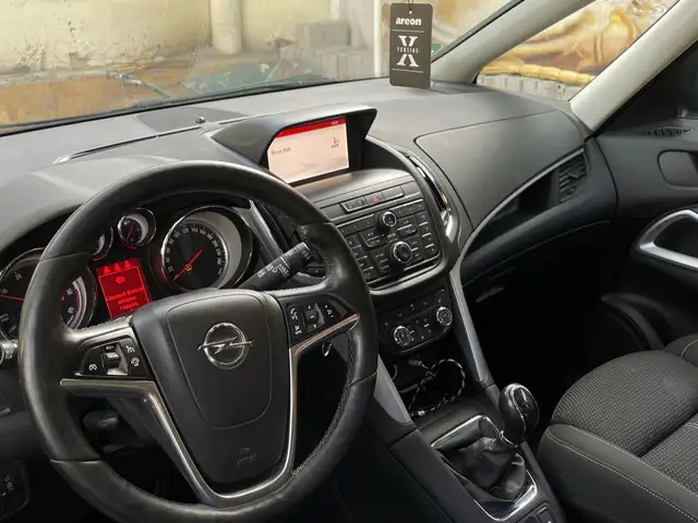 Opel Zafira 2015