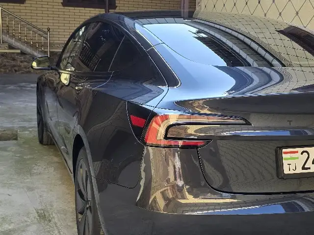 Tesla Model 3 2025