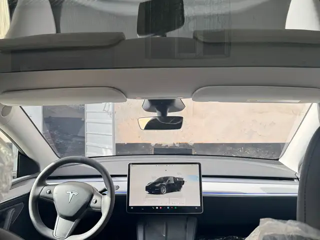 Tesla Model Y 2025