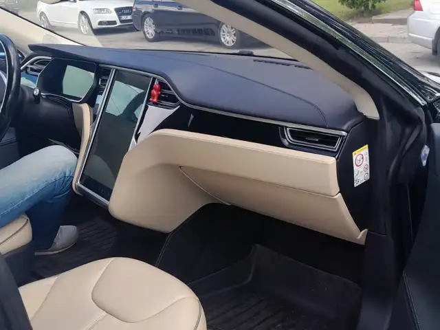 Tesla Model S 2015
