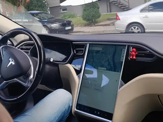 Tesla Model S 2015
