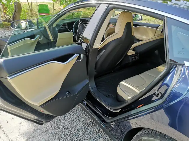 Tesla Model S 2015