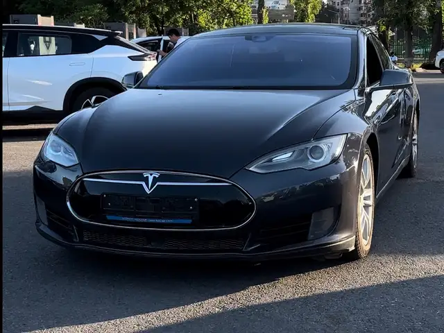 Tesla Model S 2016