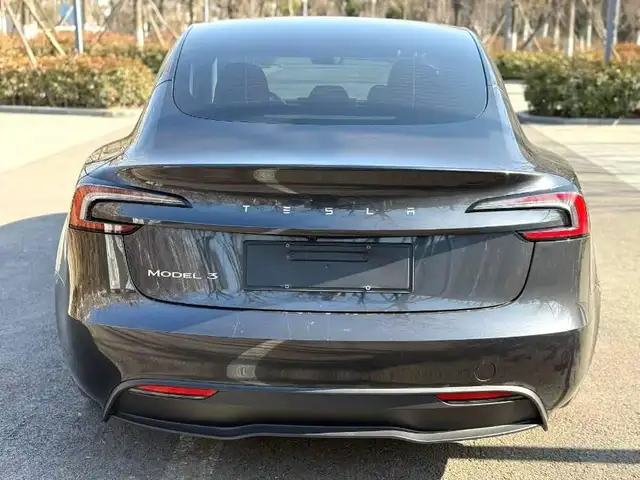 Tesla Model 3 2025