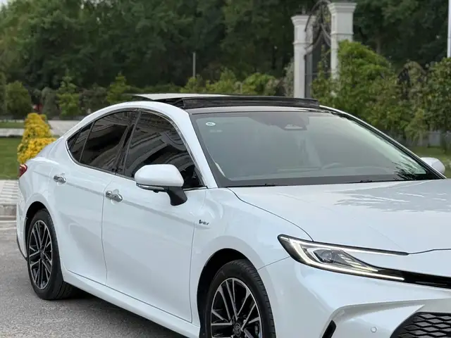 Toyota Camry 2025
