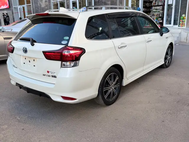 Toyota Fielder 2016