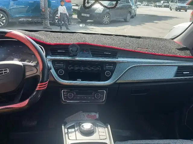 Geely Emgrand 2024