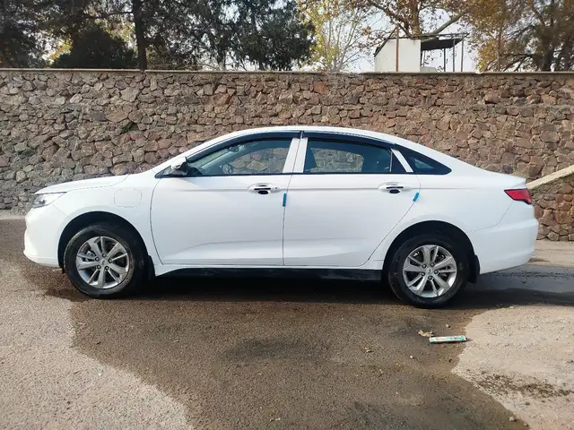 Geely Emgrand 2024
