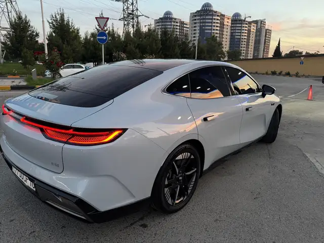 Geely Galaxy E8 2025