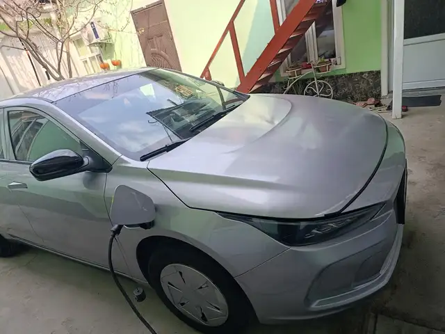 Geely Geometry E 2024