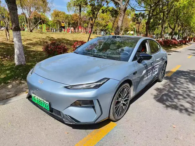 Geely Galaxy E8 2025