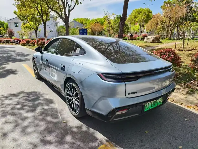Geely Galaxy E8 2025