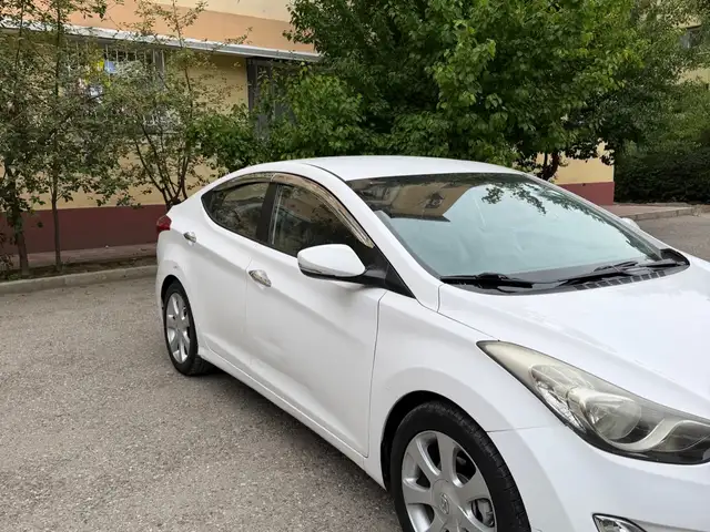 Hyundai Avante 2011