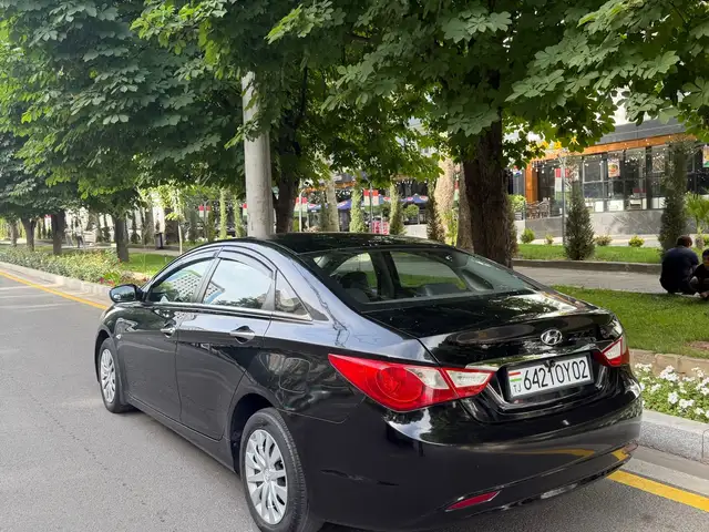 Hyundai Sonata 2011