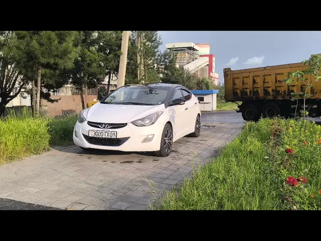Hyundai Avante 2013