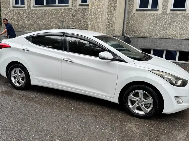 Hyundai Avante 2013