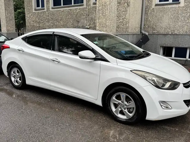 Hyundai Avante 2013