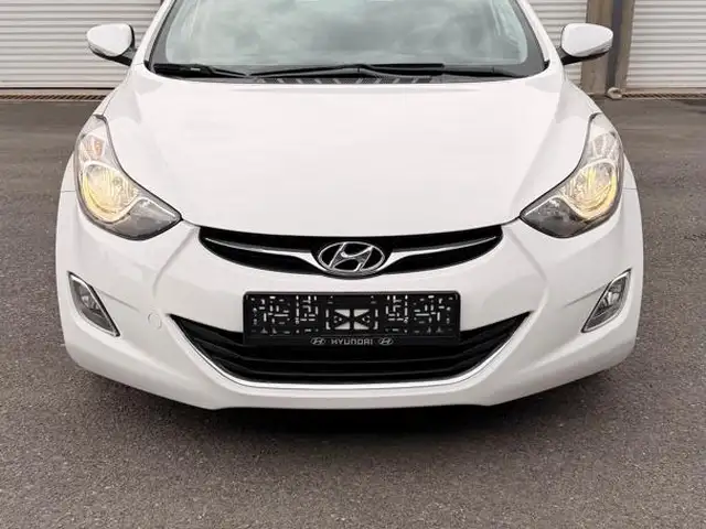 Hyundai Avante 2011