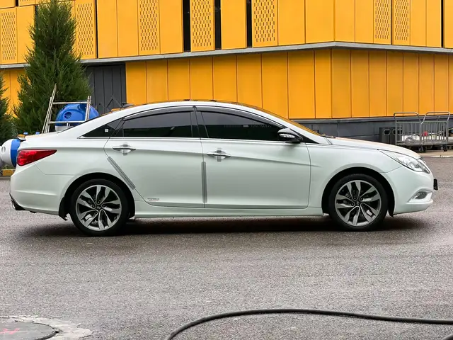 Hyundai Sonata 2011