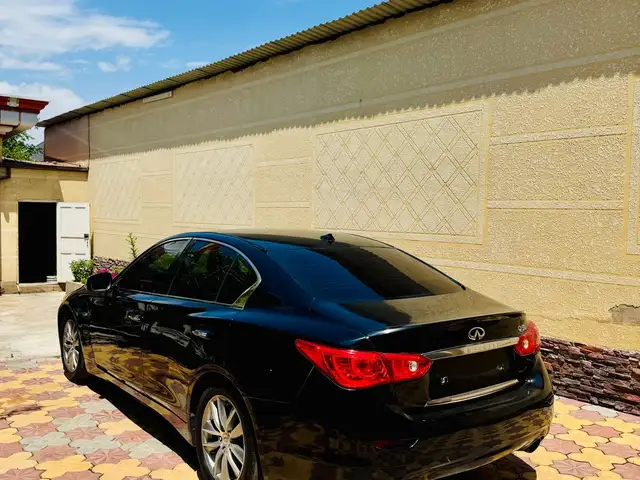 Infiniti Q 2015
