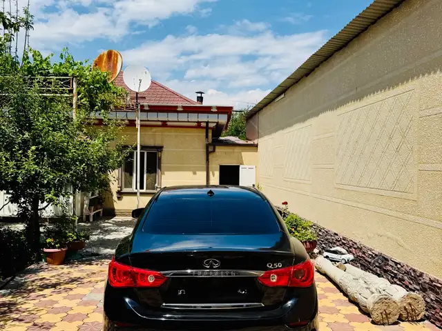 Infiniti Q 2015