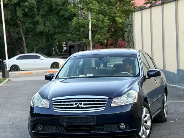 Infiniti M 2005