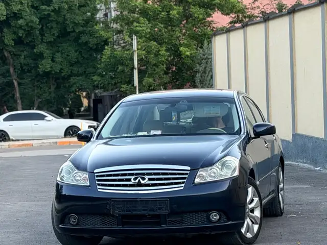 Infiniti M 2005